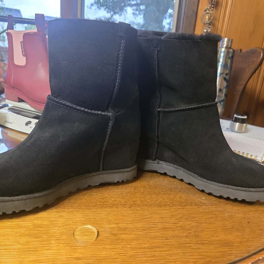 UGG Black Winter Boots with Suede Exterior - Picture 6 of 13